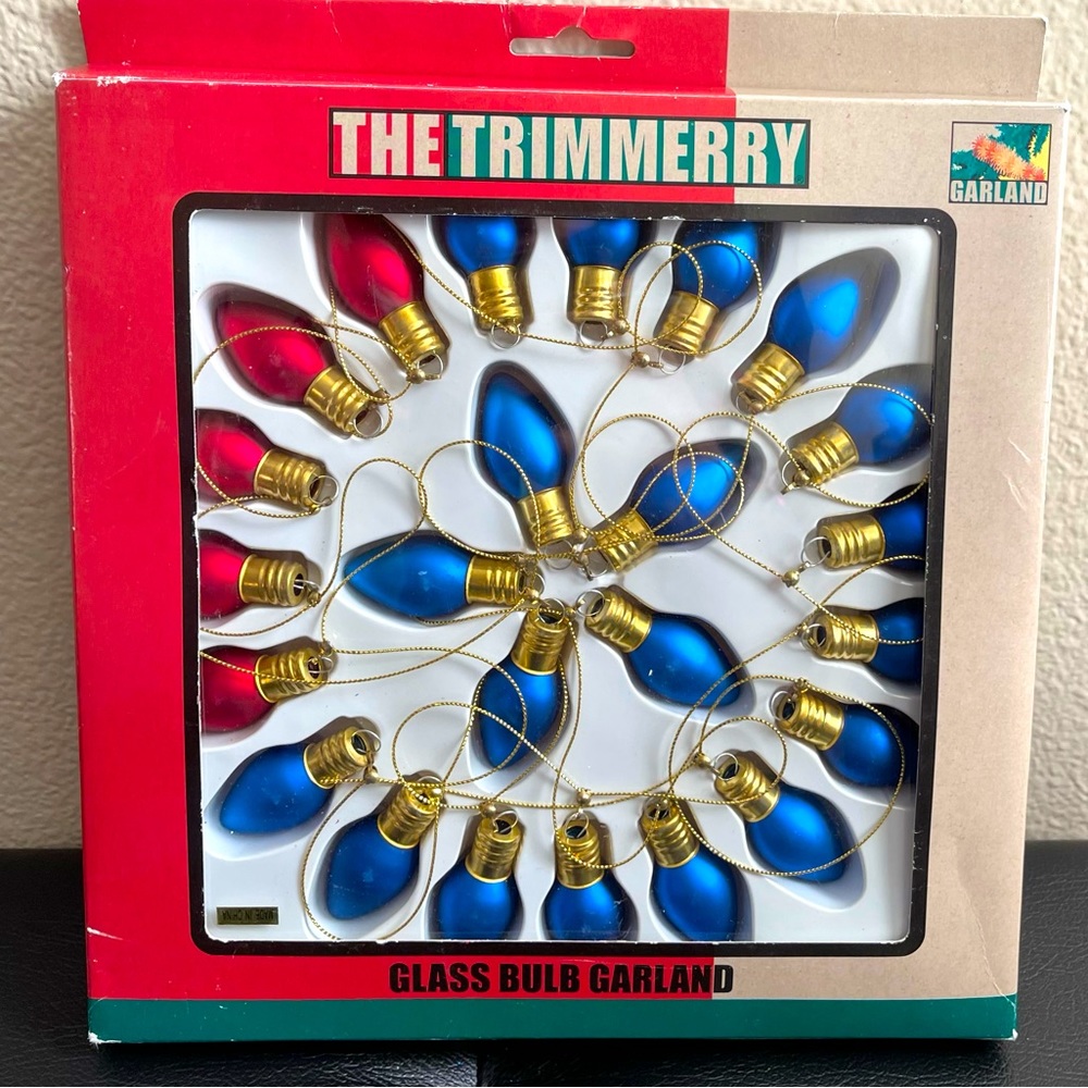 The Trimmerry Glass Christmas Tree Light Bulbs Garland Red & Blue NEW